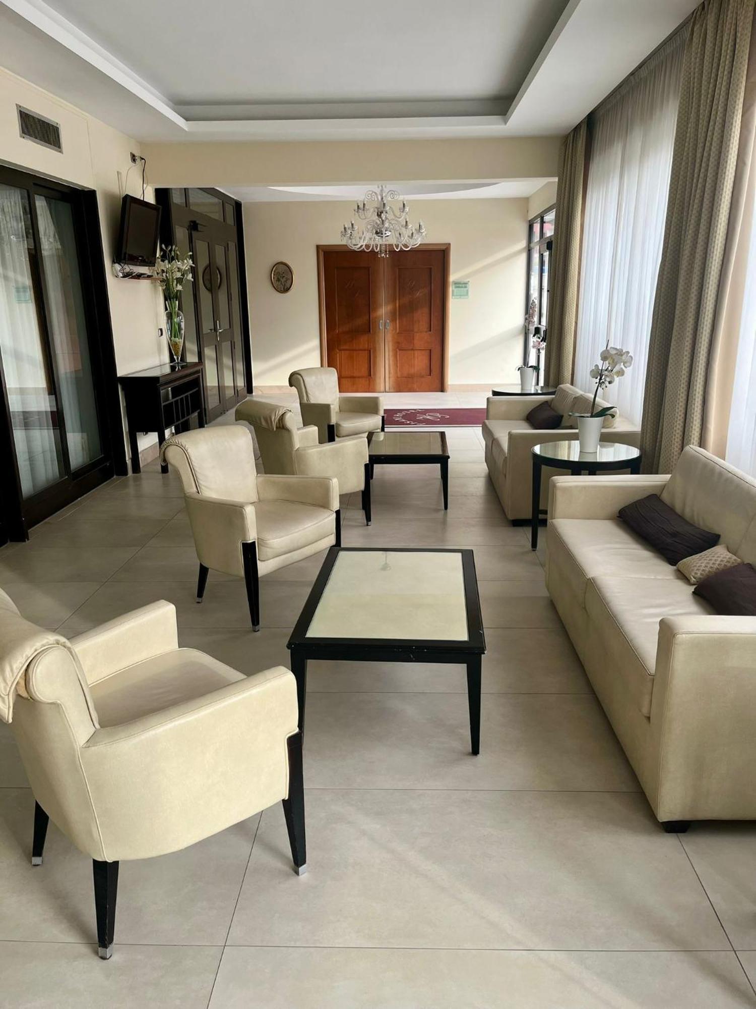 Pisani Hotel San Nicola La Strada Exterior foto